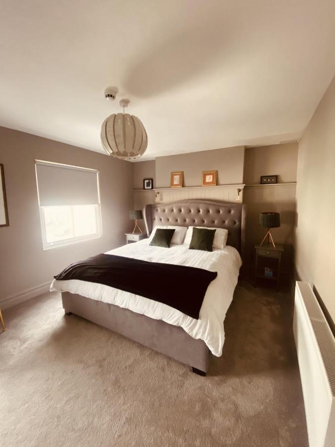 3 Bedroom Luxury Apartment Main Street Кашел Екстер'єр фото