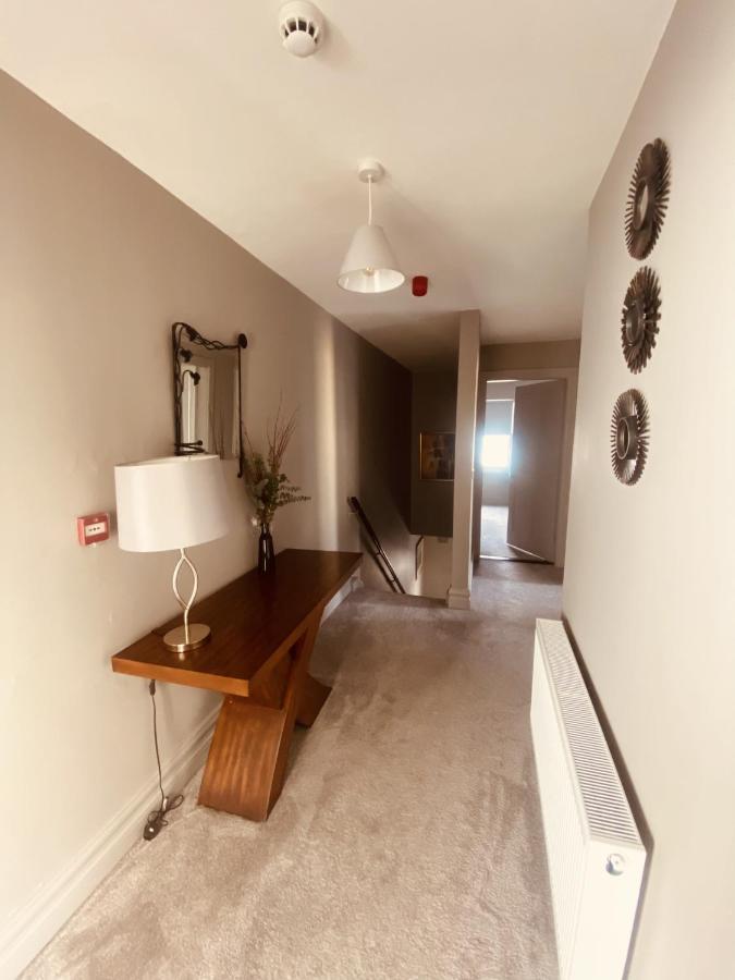 3 Bedroom Luxury Apartment Main Street Кашел Екстер'єр фото