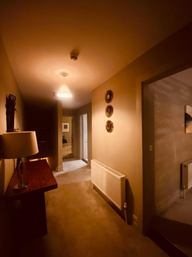 3 Bedroom Luxury Apartment Main Street Кашел Екстер'єр фото