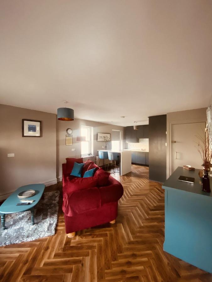 3 Bedroom Luxury Apartment Main Street Кашел Екстер'єр фото