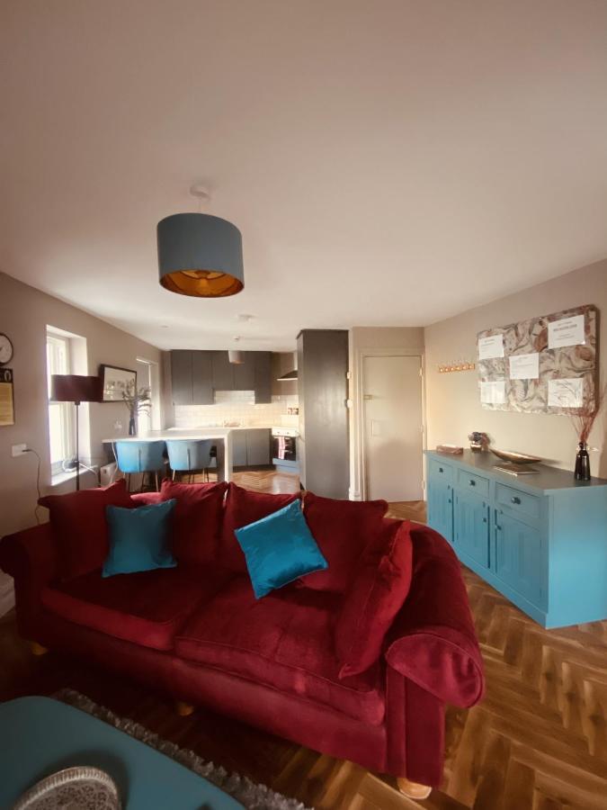 3 Bedroom Luxury Apartment Main Street Кашел Екстер'єр фото