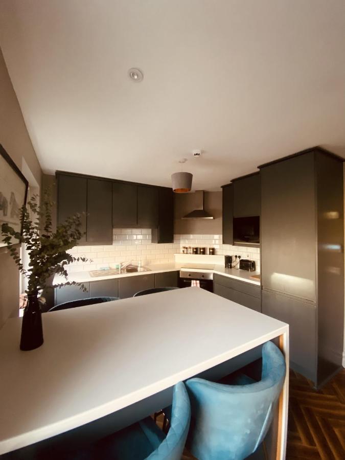 3 Bedroom Luxury Apartment Main Street Кашел Екстер'єр фото