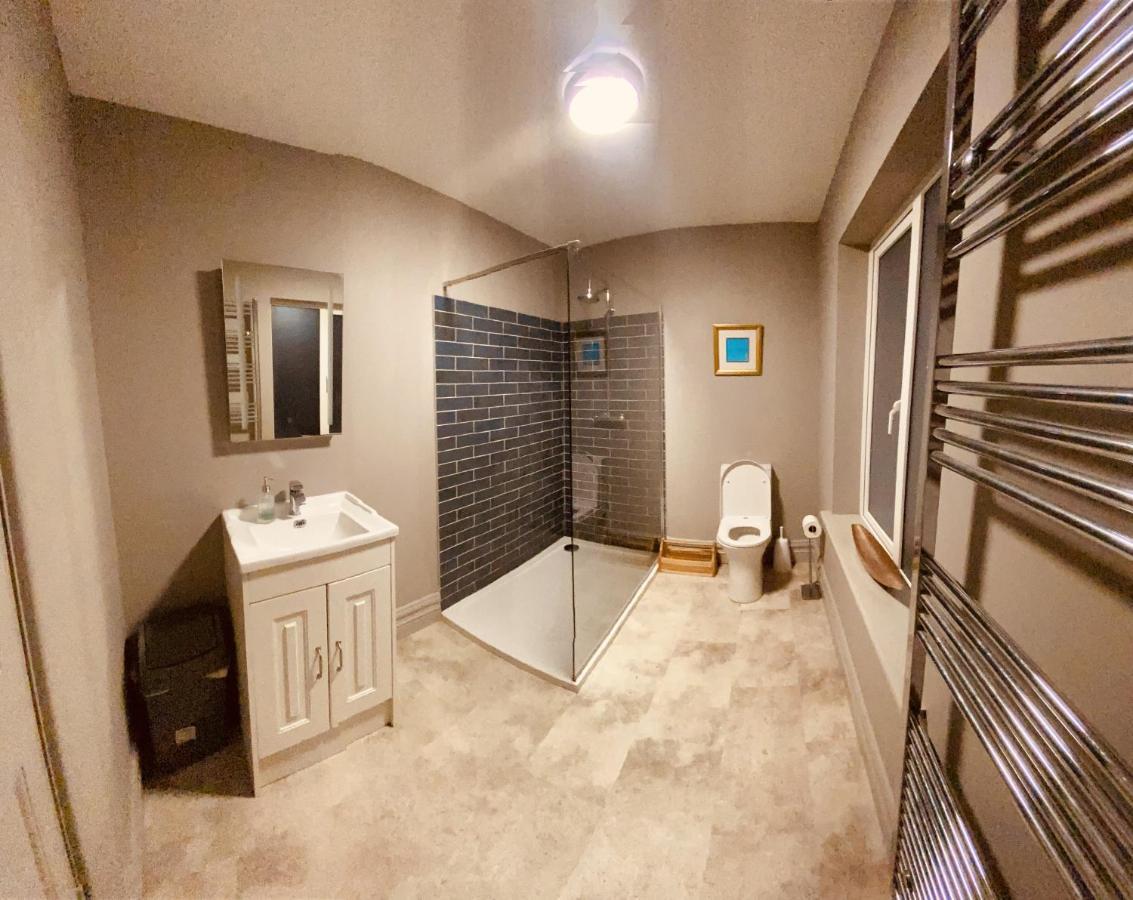 3 Bedroom Luxury Apartment Main Street Кашел Екстер'єр фото